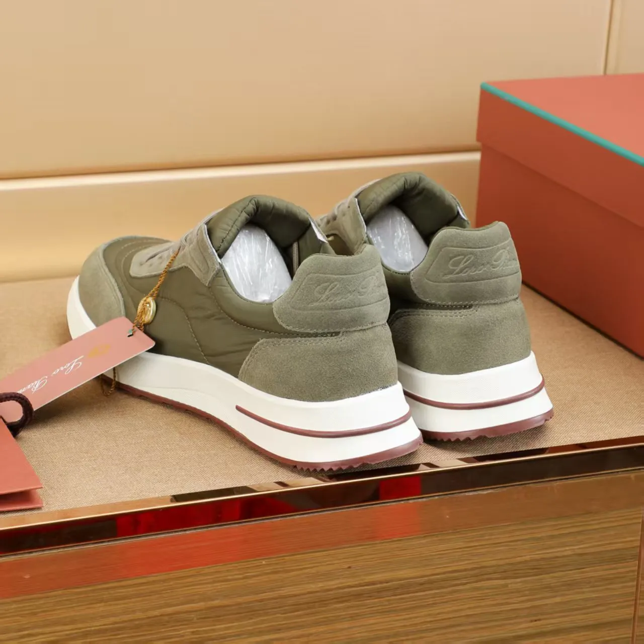 Factory price: 460💰Loro Piana niche classic jogging shoes, men's lace-up casual shoes and sneakers, high-quality lightweight and comfortable fabrics, suitable for outdoor leisure, the color scheme is young and energetic, and it looks great with sportswear or casual suits! Size: 38-44 (45. Customized)